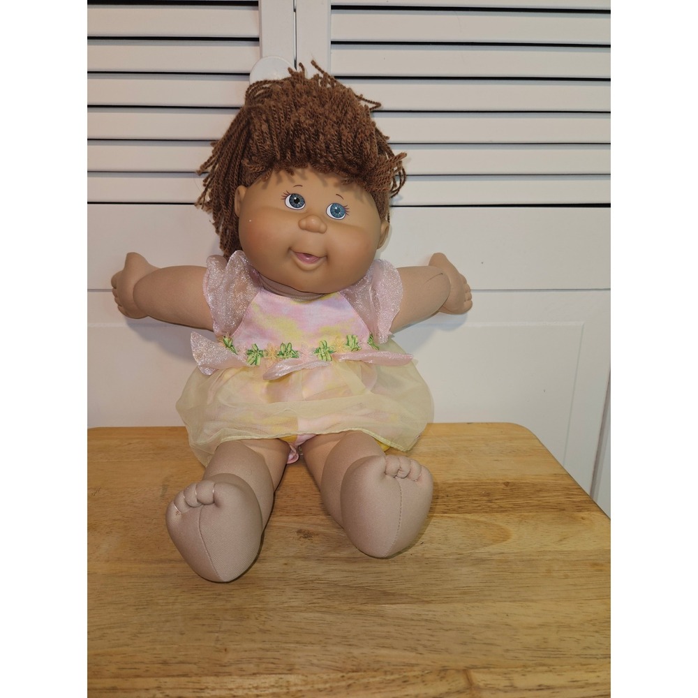 Cabbage Patch Kids 2005 Play Along Doll Brown Yarn Hair Blue Eyes W/Dress